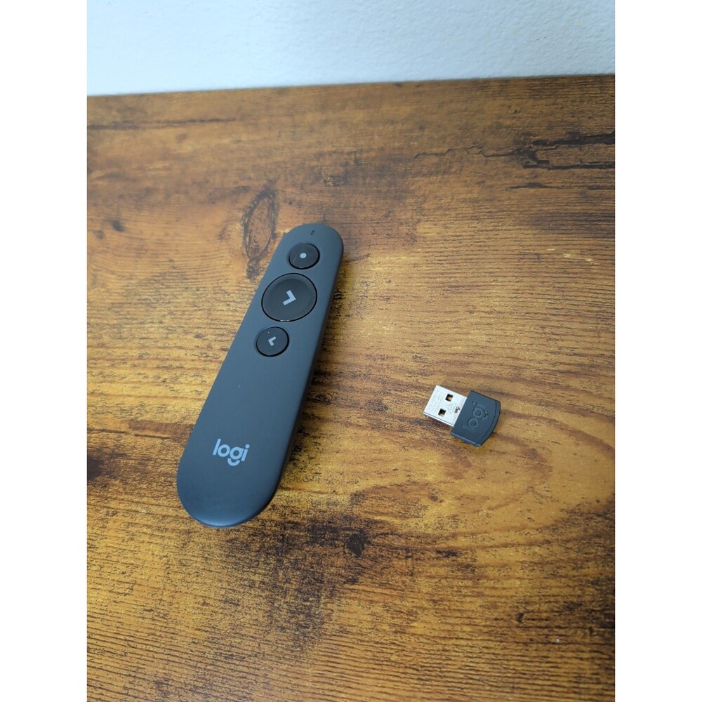 Logitech R500s Wireless Presenter Laser Pointer PowerPoint Clicker w/ Receiver - Picture 2 of 4